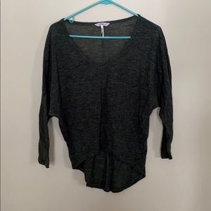 Light quarter sleeve sweater